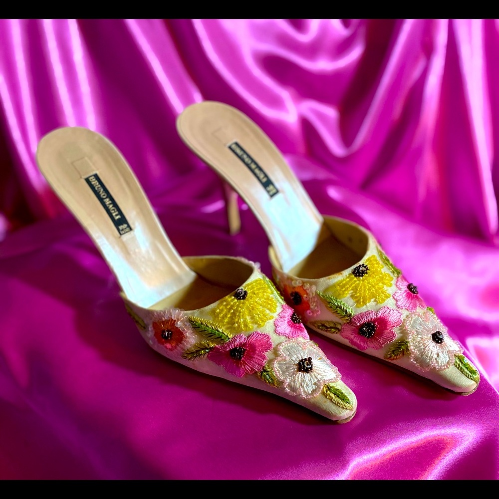 BRUNO MAGLI “Garden Party” Heels. Sz. 8 Floral Silk Embroidery & Beads. Weddg